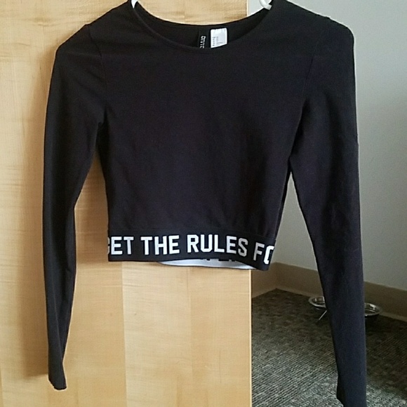 H&M Tops - Cropped long sleeve
